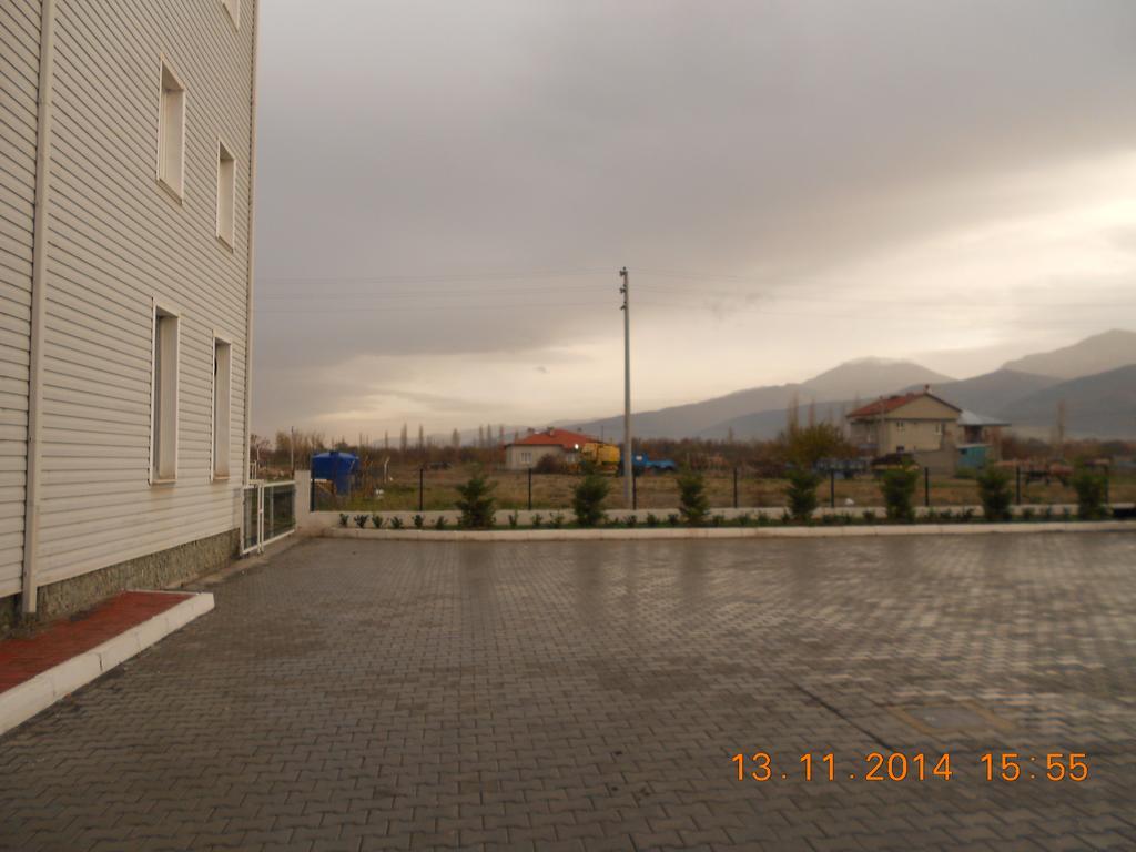 Yasar Hotel Sultandagi ภายนอก รูปภาพ